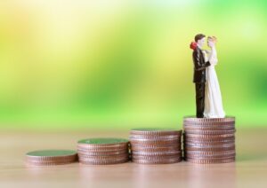 Read more about the article Say ‘I Do’ to Savings: 10 Tips for Reducing Wedding Expenses